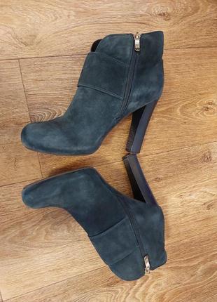 Чоботи, сапожки, ботильйони