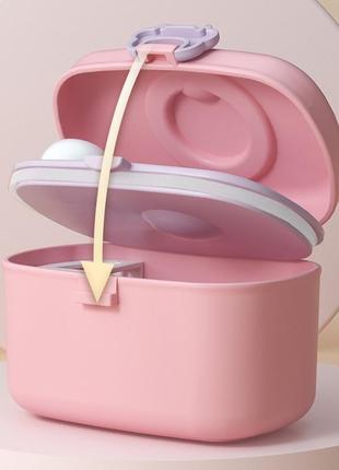 Контейнер для зберігання дитячої сухої суміші 380 мл з мірною ложечкою та виделкою рожевий8 фото
