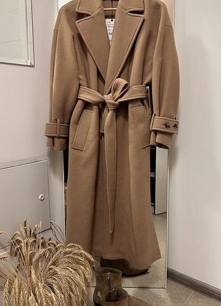 Фантастичне щільне вовняне пальто від бренду zara