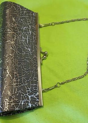 Клатч жіночий сріблястий з короткою ланцюгом на застібці сумка сумочка