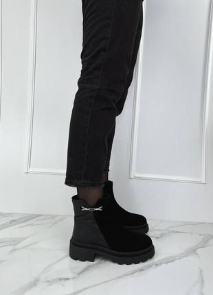 Туфлі замшеві круті жіночі святкові чорні7 фото