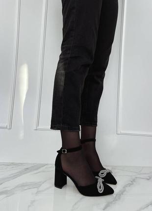 Туфлі замшеві круті жіночі святкові чорні2 фото