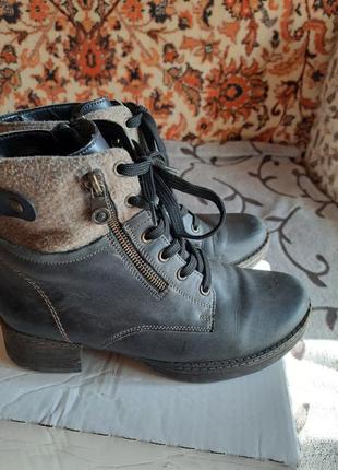 Ботинки зимние на подкладке 38 размера при 200грн