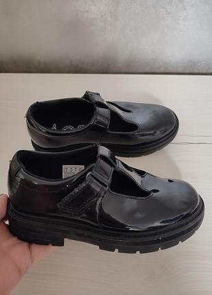 Класні, модні туфельки clarks