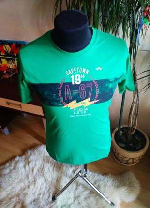 Відмінна футболка на літо