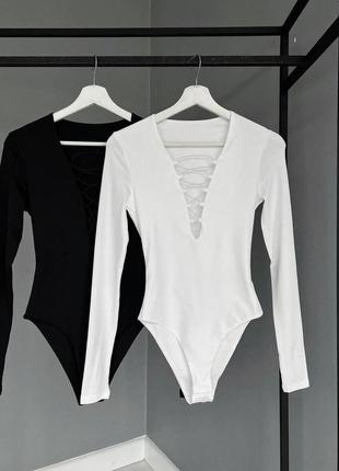 Боді з розрізом для пальчика