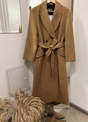 Роскошное, плотное шерстяное пальто от бренда zara