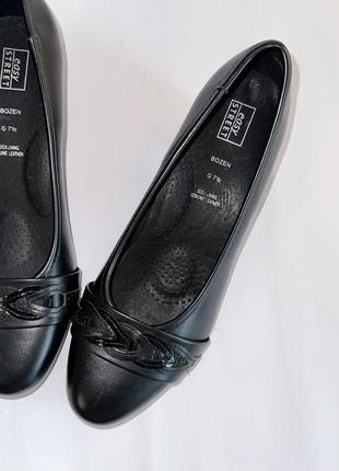Easy street жіночі класичні туфлі на каблуку 41-й розмір.2 фото