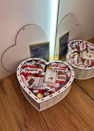 Солодкий подарунковий бокс з цукерками кіндер сюрприз у формі серця2 фото