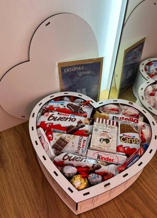 Солодкий подарунковий бокс з цукерками кіндер сюрприз у формі серця6 фото