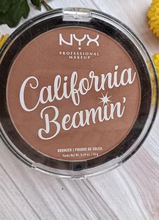 Пудра-бронзер для лица и тела nyx professional makeup california beamin face &amp; body bronzer, 14 г, free spirit