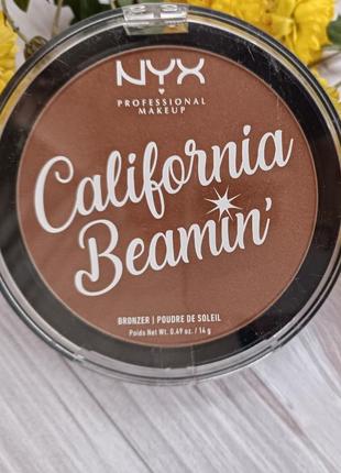 Пудра-бронзер для лица и тела nyx professional makeup california beamin face &amp; body bronzer, 14 г, 4 golden state.