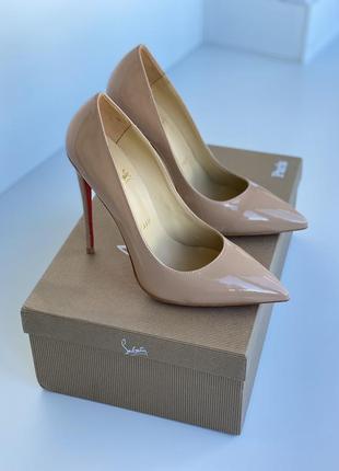 Женские бежевые кожаные лакированные туфли-лодочки christian louboutin so kate 10 12 см6 фото