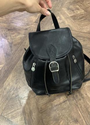 Чорний шкіряний рюкзак, італія2 фото