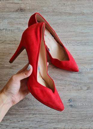 Червоні туфлі на каблуках mariamare
