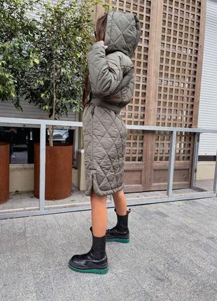 Женское зимнее стеганое пальто с закругленными боковыми разрезами размеры 42-484 фото