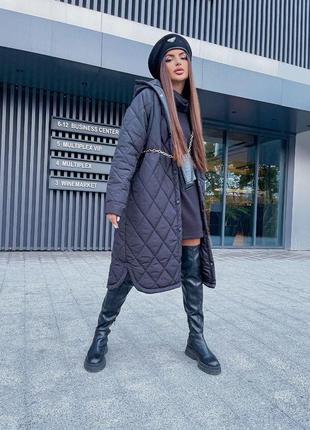 Женское зимнее стеганое пальто с закругленными боковыми разрезами размеры 42-486 фото