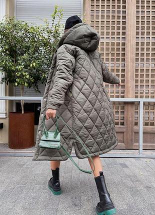 Женское зимнее стеганое пальто с закругленными боковыми разрезами размеры 42-483 фото