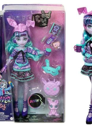 Лялька монстр хай твайла з вихованцем піжамна вечірка monster high creepover party twyla