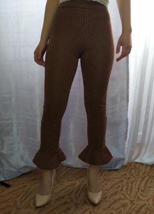 Модные укороченные брюки с рюшамм2 фото