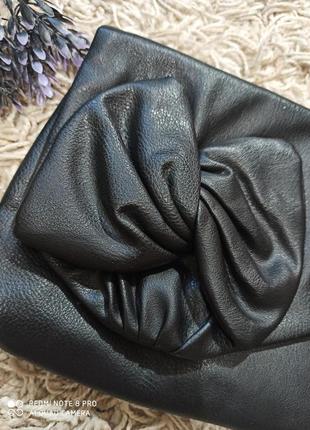 Черный клатч- конверт с бантиком ( эко-кожа) бренд dorothy perkins4 фото