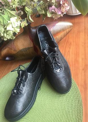 Туфли из натуральной кожи-лазер