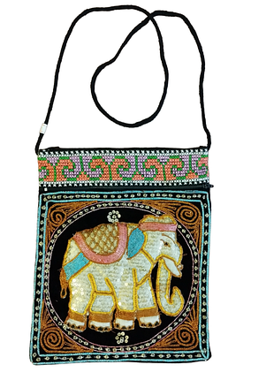 Сумочка в индийском стиле с аппликацией и вышивкой