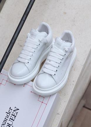 Кросівки mcqueen white pearl ( premium ) кросівки2 фото