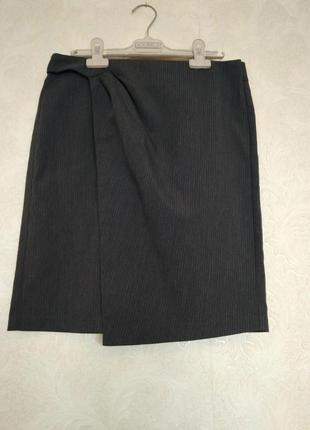 Актуальная юбка на запах полоска серая белая бренда sisley,р 40