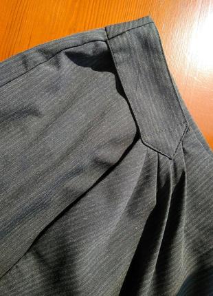 Актуальная юбка на запах полоска серая белая бренда sisley,р 404 фото