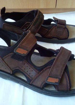 Сандалії шкіряні hush puppies
