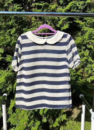 Блуза з коротким рукавом, комірцем та ґудзиком