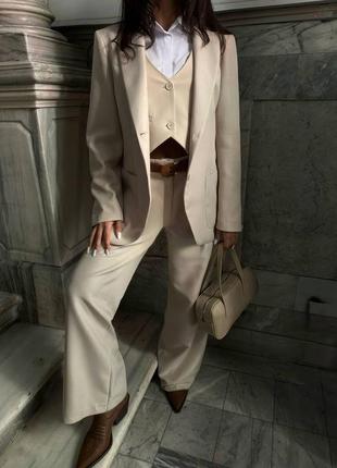 Бездоганна класика – брючний костюм,