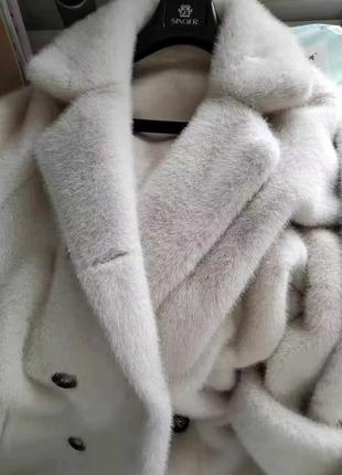 Стильное пальто с имитацией шубы3 фото