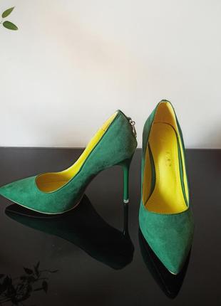 Туфлі жіночі замшеві (зелені)4 фото