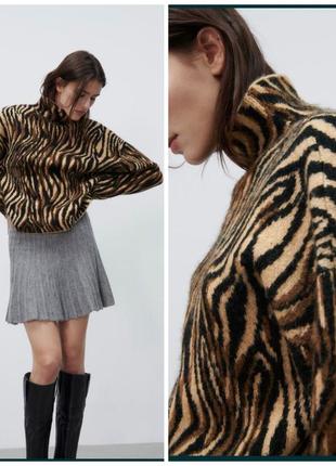 Мега стильний якісний теплий светр в мінімалістичний хижацький принт.