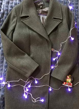 Пальто бутилочного цвета