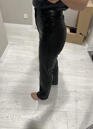 Брюки брюки zara straight из искусственной кожи 34 xs 36 s 38 m8 фото