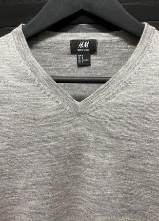 Світло сірий трикотажний светр з v-образним  вирізом, 100% шерсть джемпер3 фото