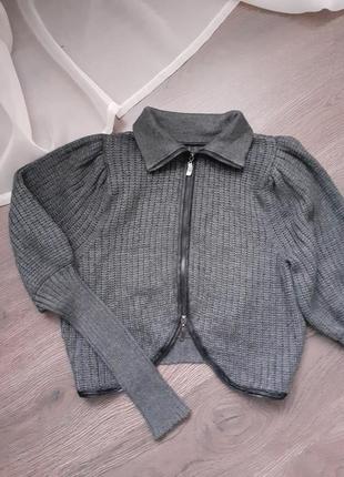 Класний вязаний светр кофта світер