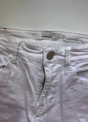 Белые джинсы stradivarius4 фото