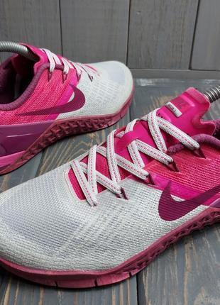 Nike дуже класні жіночі кросівки.