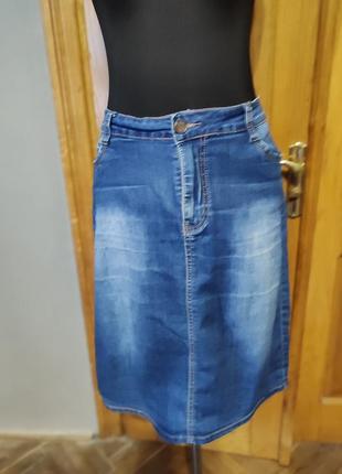 Юбка джинсовая с потертостями прямая батал