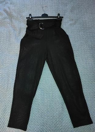 Миниатюрные черные узкие брюки скинни принт факткра  под крокодила9 фото