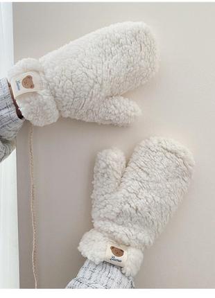 Плюшеві теплі рукавички варежки ведмедик тедді тренд 2024/подарунок сестрі/дівчині чи подрузі2 фото
