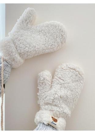 Плюшевые теплые перчатки варежки мишка тедди тренд 2024/подарок сестре/девочки или подруге