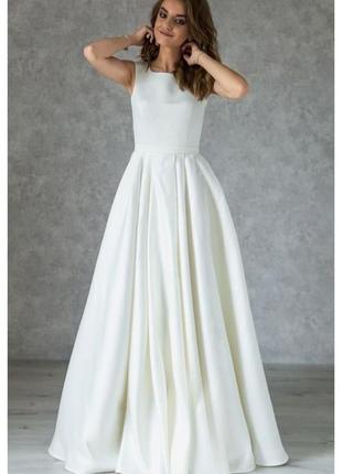 Шикарное свадебное платье с вышитой спиной2 фото