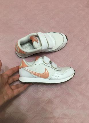 Кросовки найк на девочку 27,5 размер