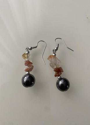 Серьги с натуральными камнями.