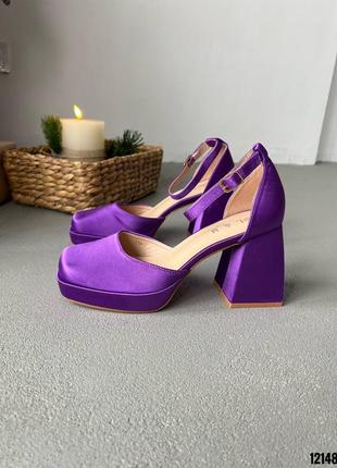 Атласні туфлі